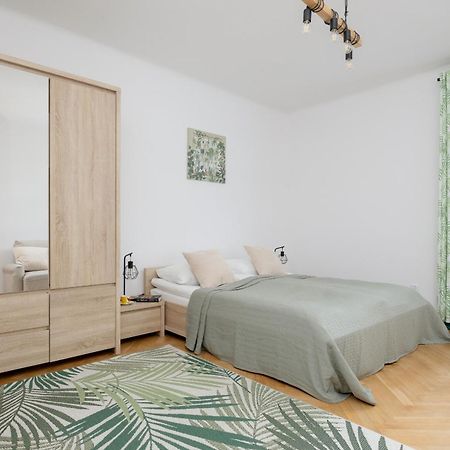 ורשה Spacious Apartment For 6 People Near The Old Town By Noclegi Renters מראה חיצוני תמונה