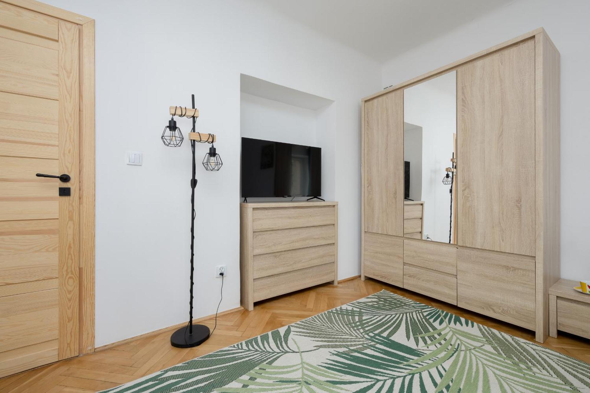 ורשה Spacious Apartment For 6 People Near The Old Town By Noclegi Renters מראה חיצוני תמונה